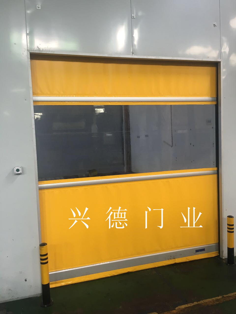 什么生產(chǎn)廠家定做硬質(zhì)快速卷簾門(mén)質(zhì)量好？