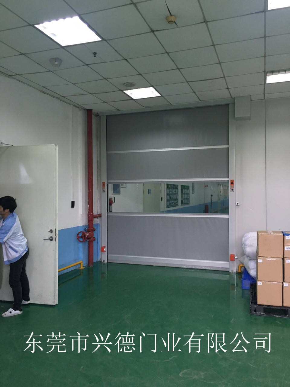 什么生產(chǎn)廠家定做硬質(zhì)快速卷簾門(mén)質(zhì)量好？